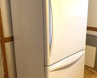 143 Whirlpool Refrigerator