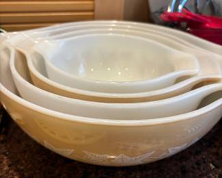 Set of 4 PYREX Sandalwood Ivy Nesting Mixing Bowls