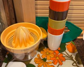 Kitchen Aid Citrus Juicer/Reamer, 1960s Orange & Floral Themed Fiberglass Tray