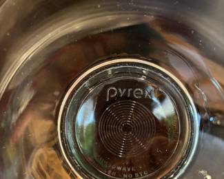 Set of 4 pyrex Clear Nesting Mixing Bowls with Lids