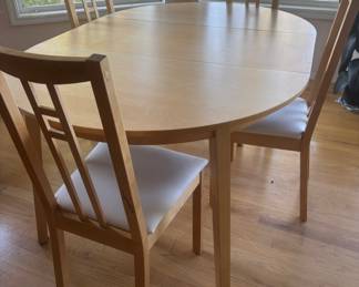 Extendable Oval Dining Table with 4 Chairs