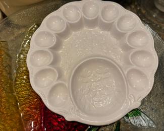 1987 California Pottery White Floral Pattern Egg Plate
