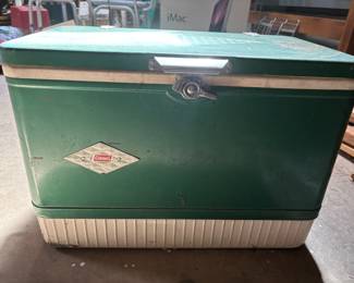 1970s Green Metal Coleman Diamond Badge Cooler