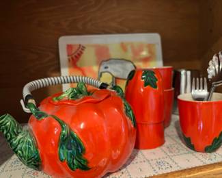 1950's Hamilton Ware Tomato Figural Teapot with 5 Cups