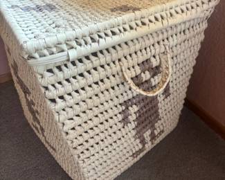 Large Lidded Wicker Basket 