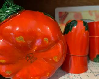 1950's Hamilton Ware Tomato Figural Teapot with 5 Cups