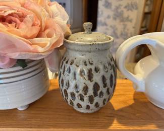 Cream/Brown Pottery Jar