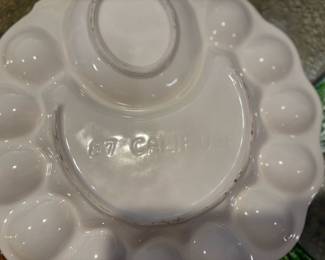 1987 California Pottery White Floral Pattern Egg Plate
