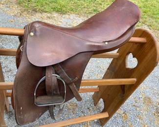 A. Pariani Selleria Milano 17” English riding saddle