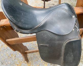 17” black leather English riding saddle, no label