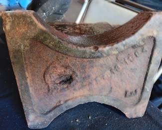 Bottom of 80 pound anvil