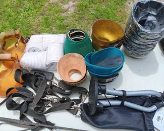 Lot #71: lot of assorted tack items