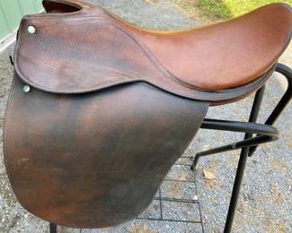 Crosby & Co Made in England 18” dressage brown leather English riding saddle, has engraved name