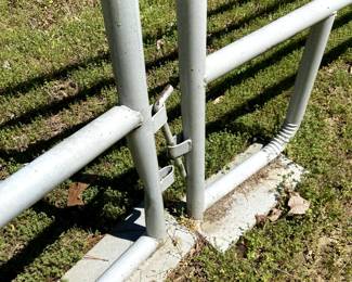 John Lyons Pro Round Pin, 60 feet with gate, in good condition with no dents, sitting on concrete blocks, no rust