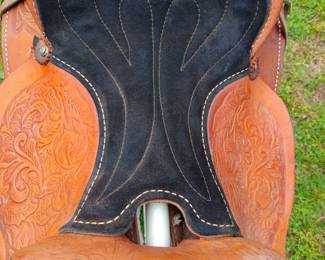 Western tooled leather saddle, 13" seat, no brand name