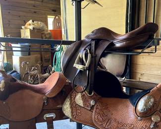 Easy Up Pro rotating horse rack tree that holds 9 saddles