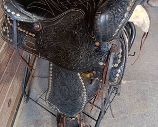 Western Saddle 14 1/2" seat, stamped Western Saddlery, #435