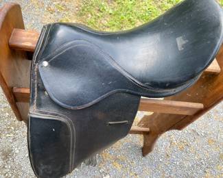 17” black leather English riding saddle, no label