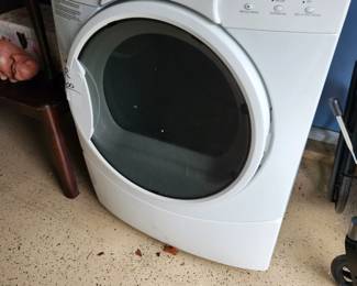 Used dryer, excellent condition 