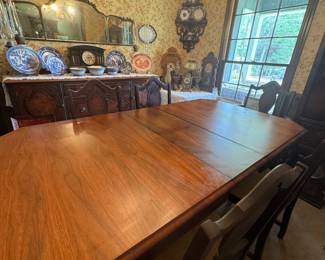 Beautiful Antique Spindle Leg Dining Room Table