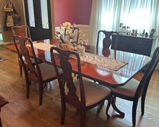 Dining room table with 6 chairs