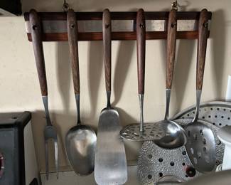 utensil set with hanger