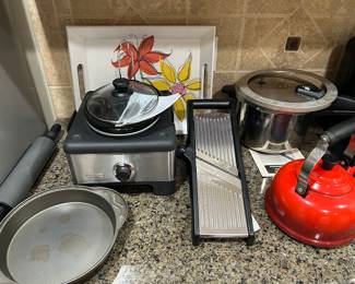 Bella Linz Serve and Store, Le Creuset tea kettle