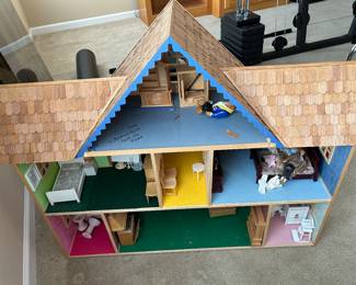 Dollhouse with furniture
