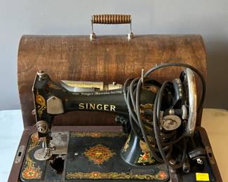 Vintage Singer Sewing machine in case
