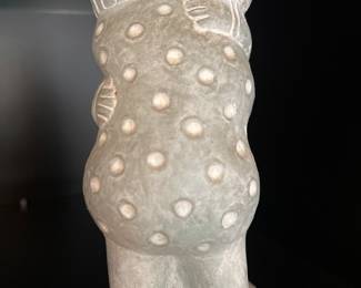 Hugging couple figurines