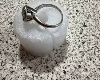 14kt white gold and aquamarine ring size 5.5