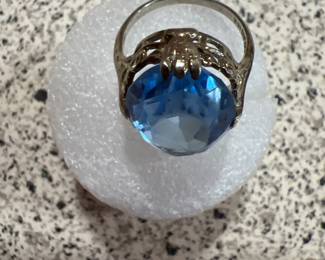 14 kt white gold and aquamarine ring size 5.5