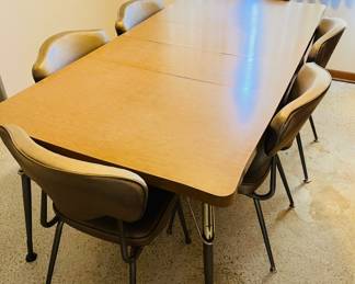 Vintage MCM dining table with 2 leaves and 6 chairs