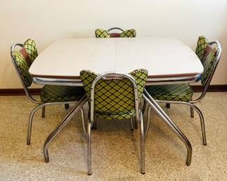 Vintage Formica table with 4 chairs, 1 leaf extension