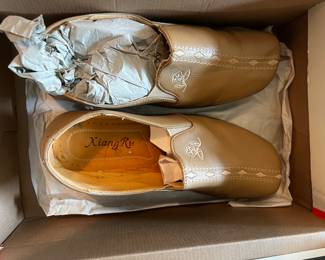 Xiang Ru loafers
JI XIANG RU YI meaning: May “peace” and “lucky” be with you