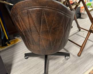 MCM swivel barrel back chair