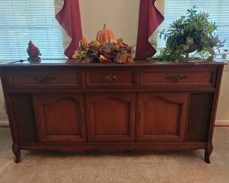 VINTAGE MAGNAVOX STERO CONSOLE