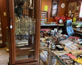 Great Display Cabinet. Notice the lanterns on inside for chandelier