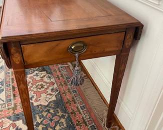 Drop leaf table