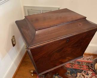 Antique cellarett/sewing box beautiful condition!