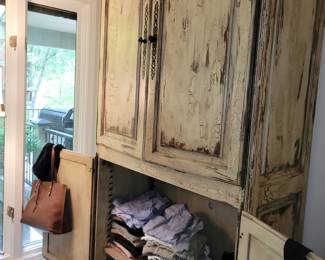 Large armoire