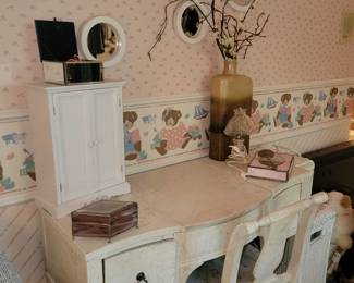 Vanity table & chair
