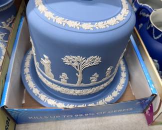 Wedgwood Covered Cake Plate
