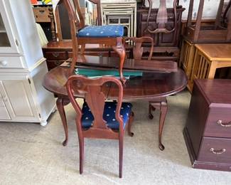 Dinning Table 4 Chairs 2 Leaves