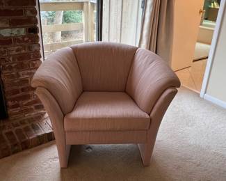 Vintage pink round club lounge chair made by Carsons Inc July 1990. 30 high, 38 across, 19 seat depth