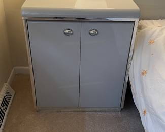 Queen guest bedroom set, Gray, in excellent condition. Headboard 43.5 inches high, 63 wide
Tall dresser 34 wide, 18 deep and 50 high
Side table with 2 drawers 24 wide, 19 deep, 23 high
Side cabinet 24 wide, 18 deep and 29 high
Low wide dresser with 6 drawers 68 wide, 19 deep and 31 high. Mirror 45 by 32. Planter 17 high, 10 wide
