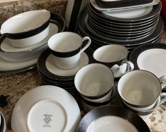Noritake "Mirano" Dinnerware/Serving Set