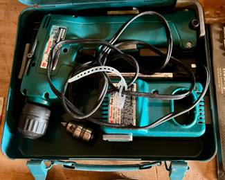 Makita Cordless Driver Drill with Fast Charger