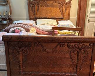 King mattress Queen/full  antique bed frame boards