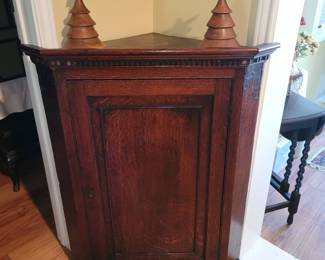 Corner Hutch